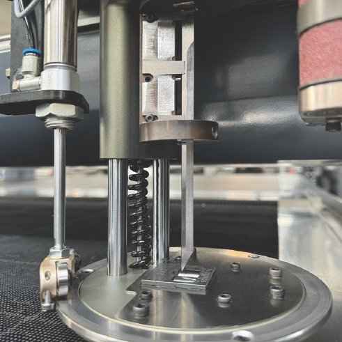 QuickCut Automatic Fabric Cutting Machine 03